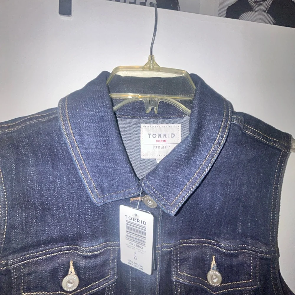 Torrid Dark Blue Denim Vest Sz 0 - Picture 3 of 3